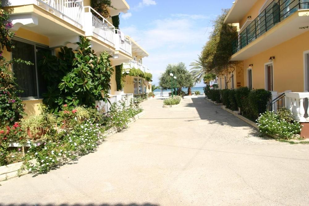 Lemon Grove And Hotel